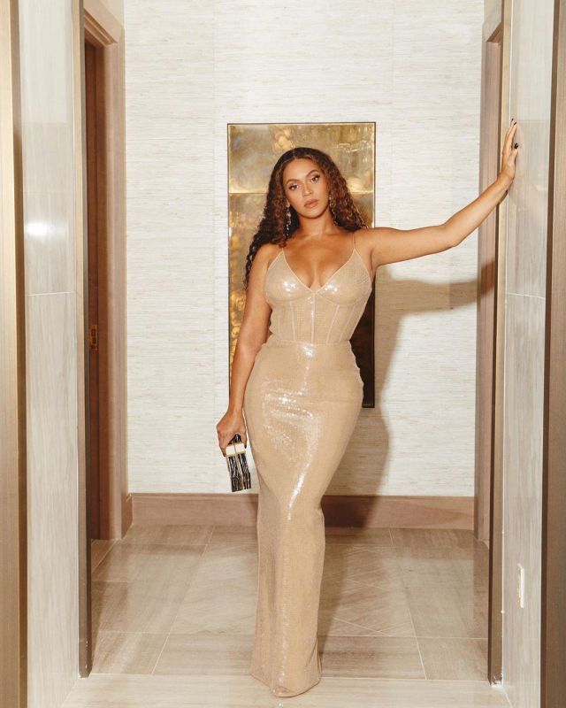 David Koma Se­quins Bra De­tail Gown worn by Beyoncé Knowles Shawn Carter Foundation Gala November 15, 2019