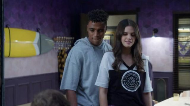 The Sweatshirt With Short Sleeves Grey Worn By Daniel Hayward Chris O Neal In The Series At Greenhouse Academy Spotern