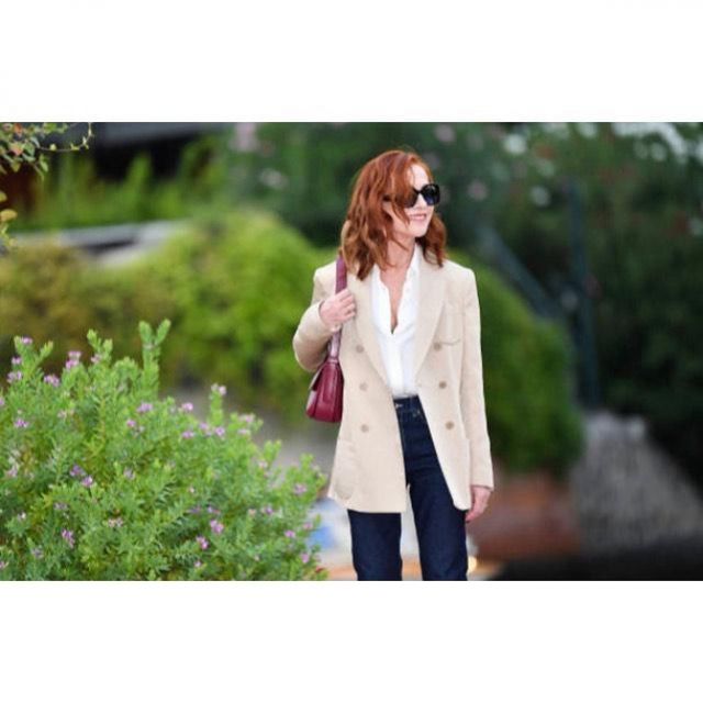Blazer crème de Isabelle Huppert sur le compte Instagram de @isabelle.huppert