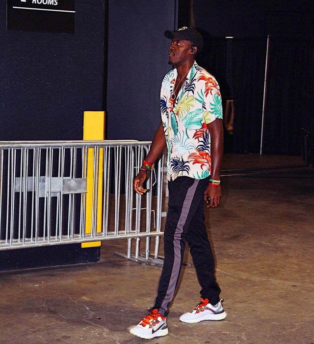 Blanc fleur Hawaïenne shirt de Pascal Siakam sur l'Instagram account @pskills43
