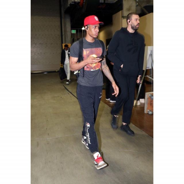 Champion sweatpants of Patrick McCaw on the Instagram account @pmccaw0