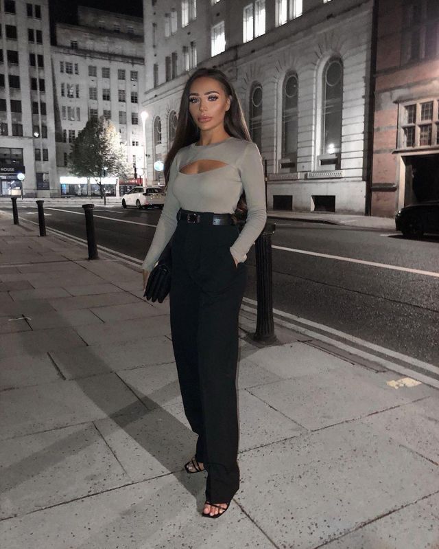 Dart­ed Trousers of Paige on the Instagram account @paigekh