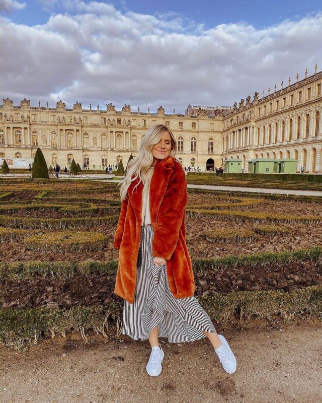 Something Navy Faux Fur Teddy Coat Worn By Lauren Burnham Chateau De Versailles In Paris November 19 19 Spotern