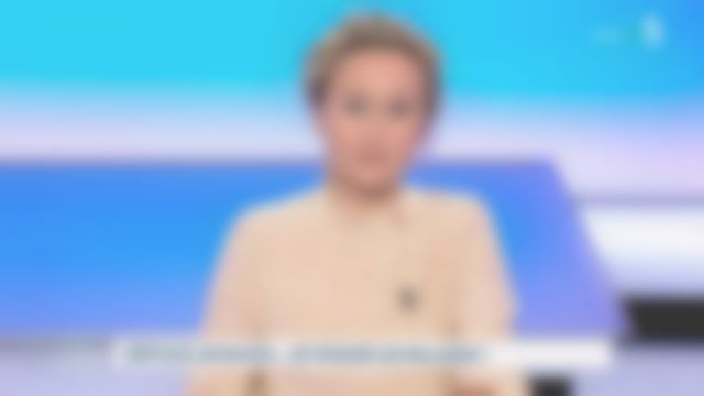 La robe imprimée de Caroline Roux dans C dans l'air le 20.11.2019