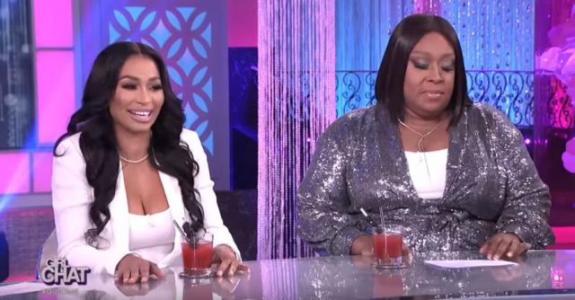 Eloquii Tie Waist Se­quin Jack­et worn by Loni Love on The Real November 18,2019