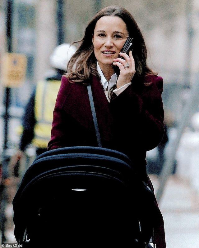 Bugaboo Fox Complet Poussette utilisé par Pippa Middleton à Londres le 21 novembre 2019