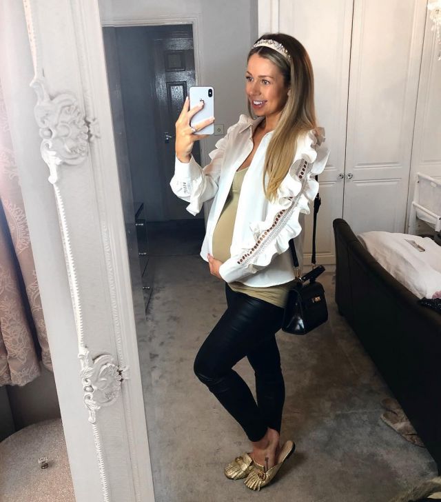 Leather Leg­gings of Chloe Holland on the Instagram account @chloe_lauren_xx