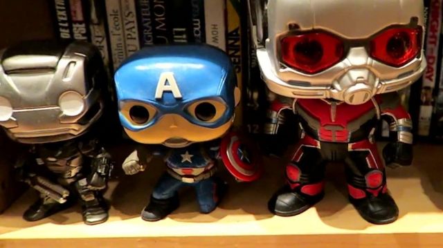 La figurine Funko Pop de Captain America dans la vidéo Civil War dans LA PLUS GROSSE COLLECTION DE FIGURINES POP! DE FRANCE ! Partie 1