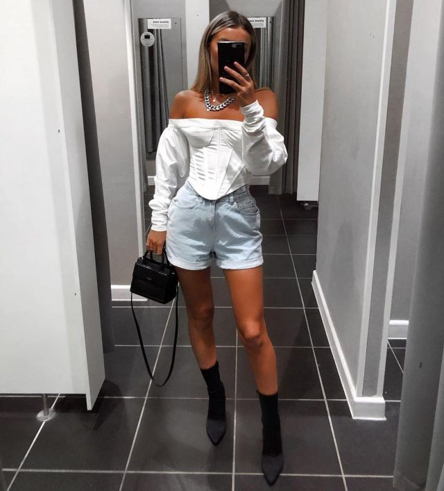 White Corset­ed Sweat­shirt of Emily Cocklin on the Instagram account @emilycocklin