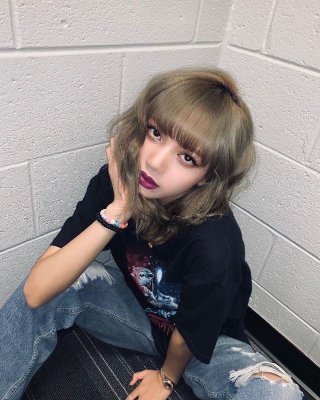 The jean casual of Lisa on the account Instagram of @lalalalisa_m
