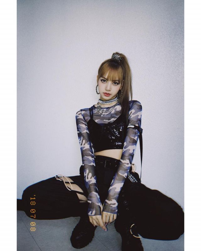 The black pants of Lisa on the account Instagram of @lalalalisa_m