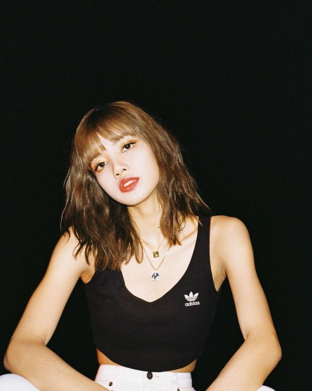 The tank top black Adidas from Lisa on the account Instagram of @lalalalisa_m
