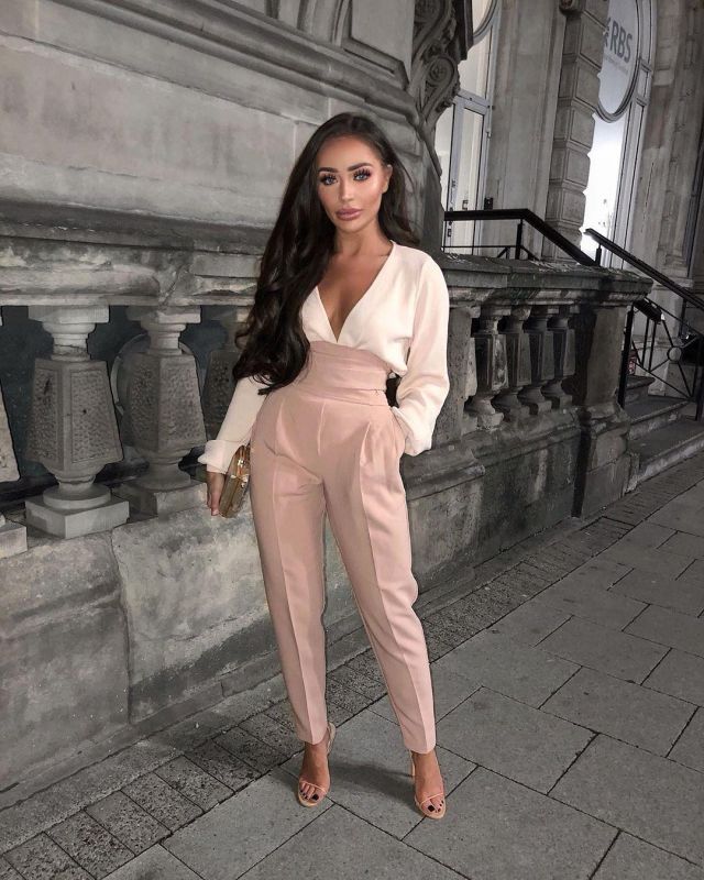 High Waist Bal­loon Ta­pered Trousers of Paige on the Instagram account @paigekh