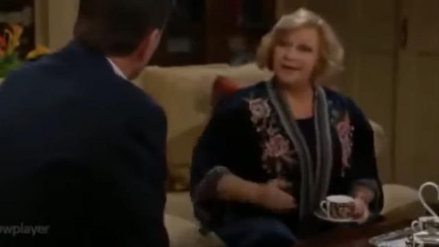 Johnny was Quito Flo­ral-Em­broi­dered Vel­vet Ki­mono of Traci Abbott (Beth Maitland) as seen on The Young and the Restless November 21, 2019
