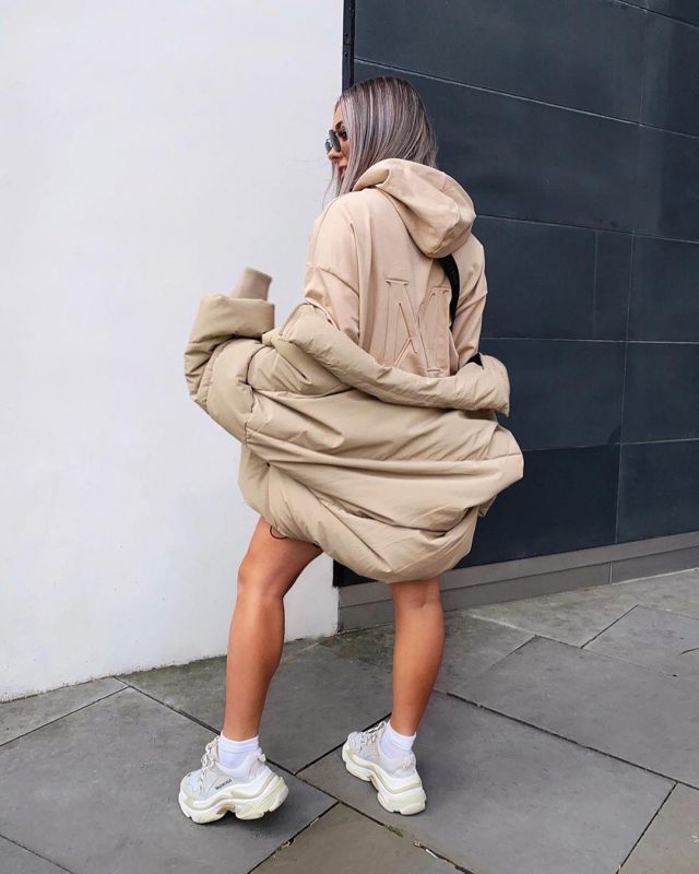 Brown Puffer Jack­et of Natalia Kurda on the Instagram account @nataliakurda