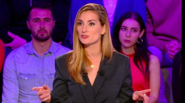 The jacket mind smoking, cut oversize, Marie Portolano in Channel sport Club the 23.11.2019