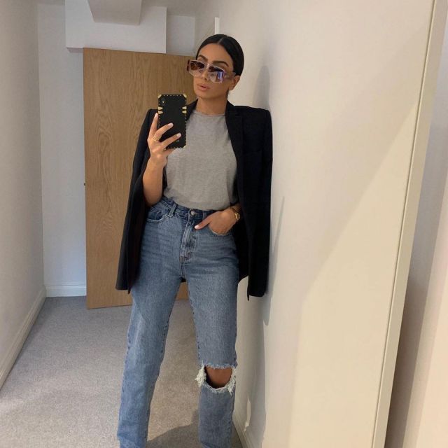 Den­im Ripped Jeans of Charlotte Emily Sanders on the Instagram account @charlotteemilysanders