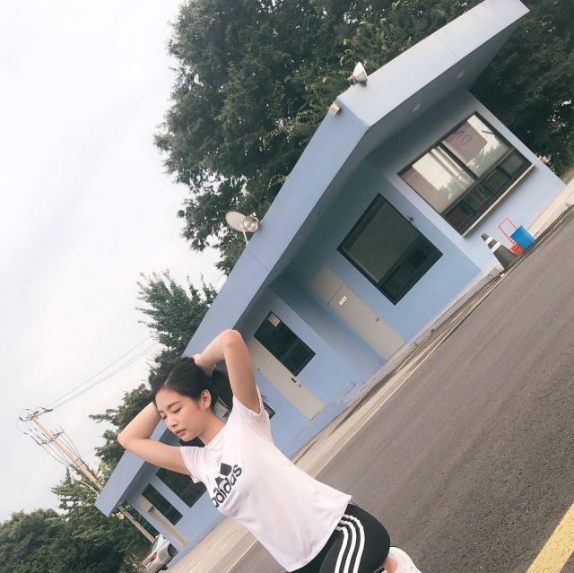 adidas jennie