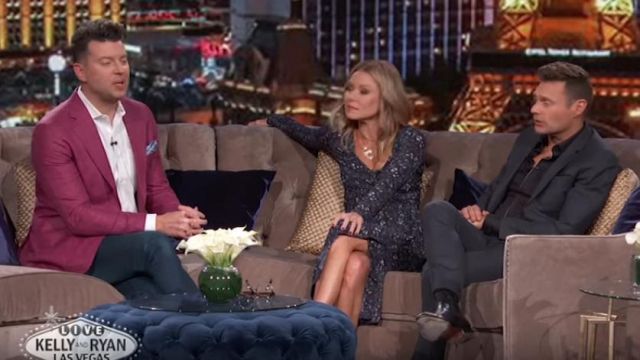 Altuzarra Marilyn Floral Enveloppé Midi Robe portée par Kelly Ripa sur le LIVE avec Kelly et Ryan 23 novembre 2019