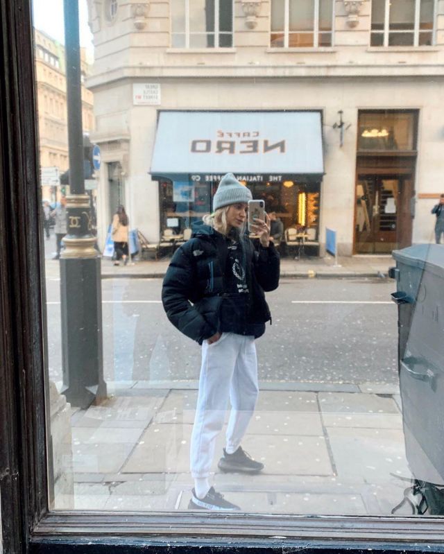 White Casual Joggers of Olivia Frost on the Instagram account @oliviabynature