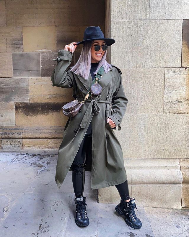 Kha­ki Trench Coat of Natalia Kurda on the Instagram account @nataliakurda