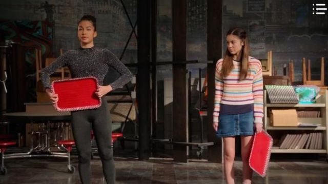 Bp. Multistripe Coton Chandail porté par Nini (Olivia Rodrigo) dans High School Musical: La Musique: La Série Season01 Episode03