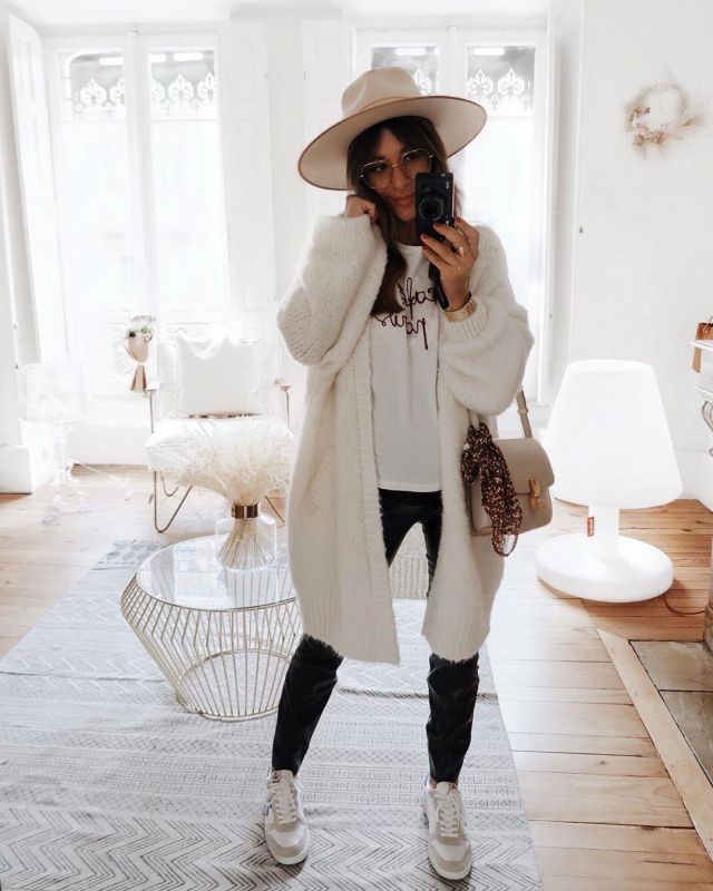 The long white waistcoat worn by Margaux on the account Instagram of ...