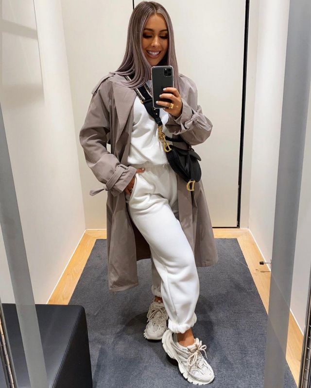 Grey Trench Coat of Natalia Kurda on the Instagram account @nataliakurda