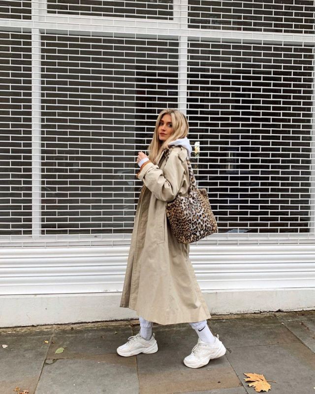 Colusión Unisex Trench Coat-beige de Olivia Frost en la cuenta de Instagram @oliviabynature