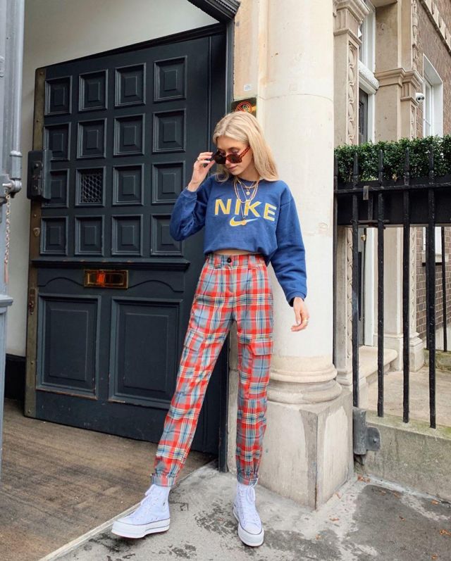 Checked trousers of Olivia Frost on the Instagram account @oliviabynature