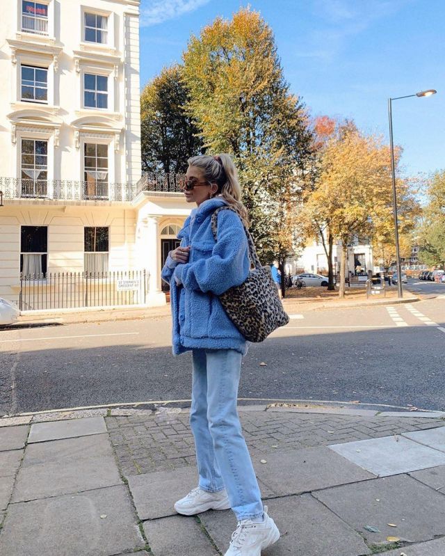 Daisy Street Blue Teddy Trucker Jacket de Olivia Frost en la cuenta de Instagram @oliviabynature