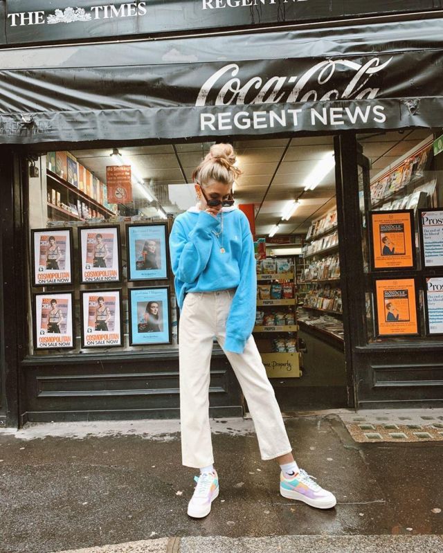 Sudadera Bleu Oversize de Olivia Frost en la cuenta de Instagram @oliviabynature