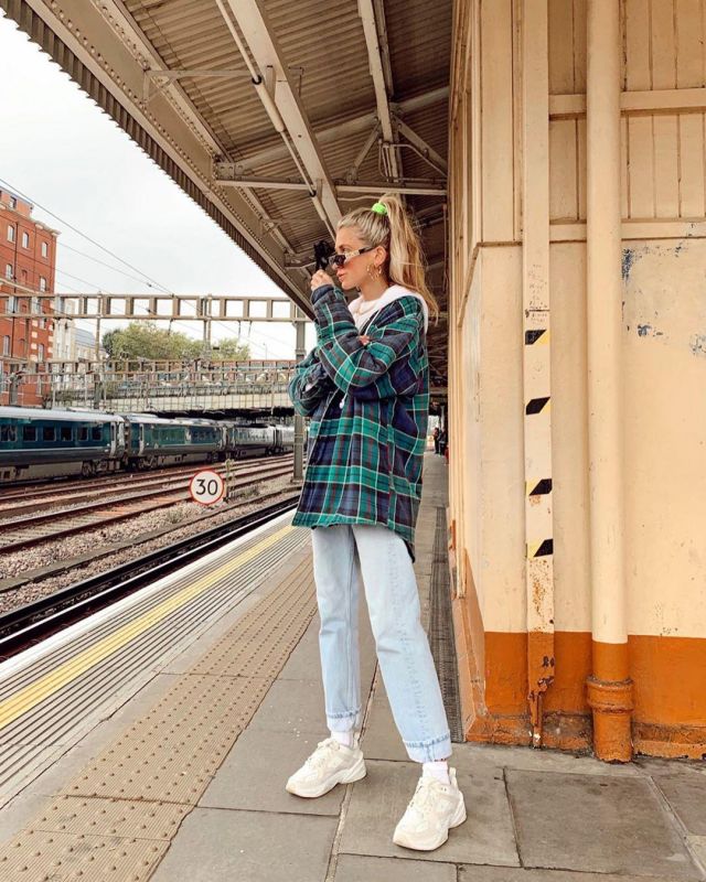 Vintage Green Checked Flannel Shirt of Olivia Frost on the Instagram account @oliviabynature