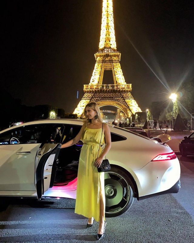 Dior J'A­dior Sling­back of Sarah Baitamouni Rabbat on the Instagram account @sarahbtm