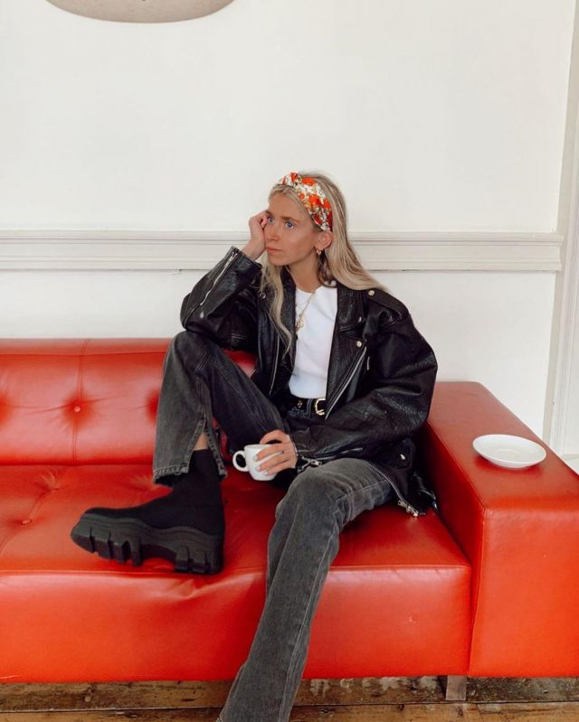 Black Leathers Moto Jackets of Olivia Frost on the Instagram account @oliviabynature