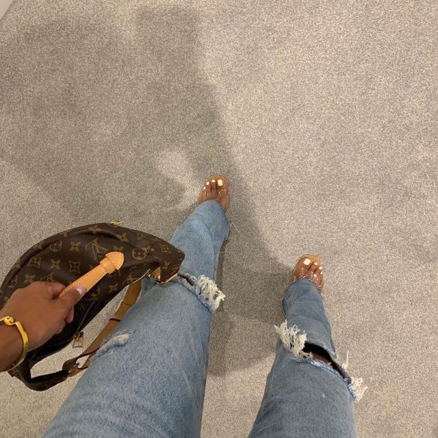 Ripped Jeans Pants of Charlotte Emily Sanders on the Instagram account @charlotteemilysanders
