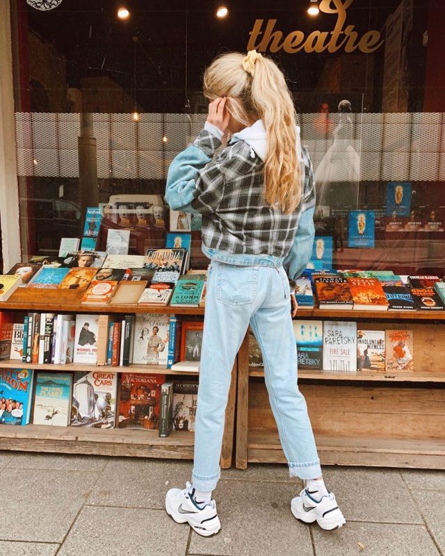 Denim Jackets of  Olivia Frost on the Instagram account @oliviabynature
