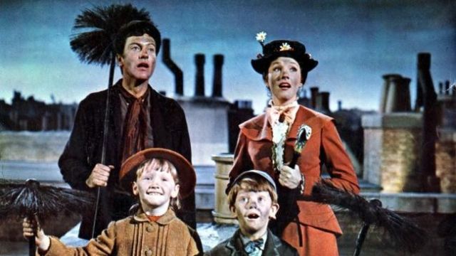 The umbrella of Mary Poppins-Mary Poppins (Julie Andrews) in Mary Poppins