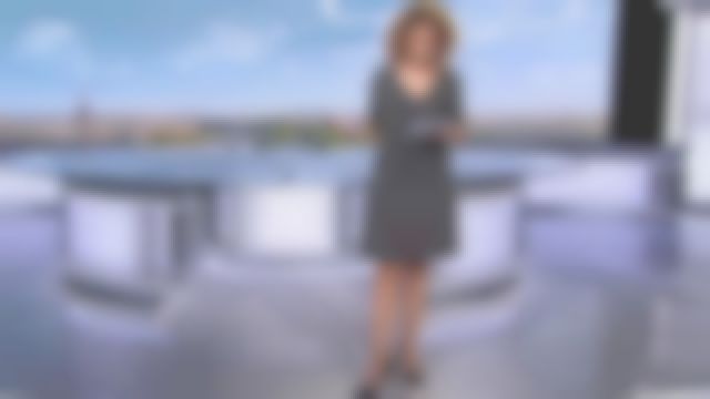 La robe portefeuille noire à pois de Marie-Sophie Lacarrau dans Journal de 13 heures le 28.11.2019