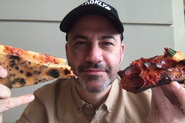 Gorra negra de Brooklyn usada por Jimmy Kimmel en su cuenta de Instagram @jimmykimmel
