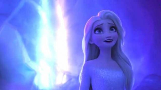 La réplique en poupée de Elsa dans La Reine des neiges 2