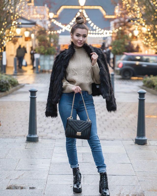 Fashion Nova Franch­esca Fur Jack­et of Roxi on the Instagram account @roxxsaurus