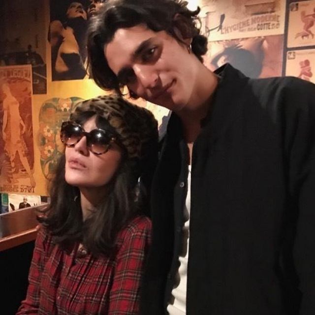 Plaid shirt red with Isabelle Adjani on the account Instagram of @isabelleadjaniofficiel