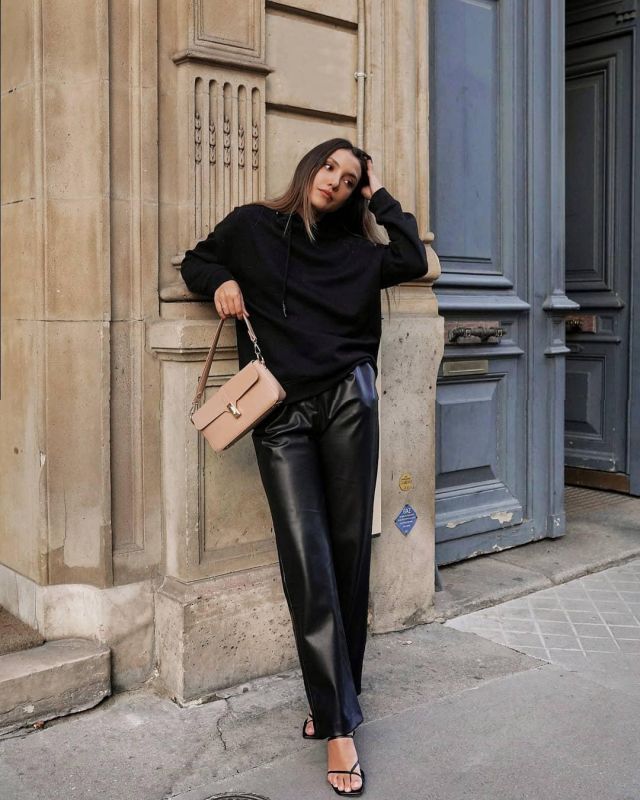 The pants right leather worn by Wendy Swan's account on the Instagram of @wendyswan