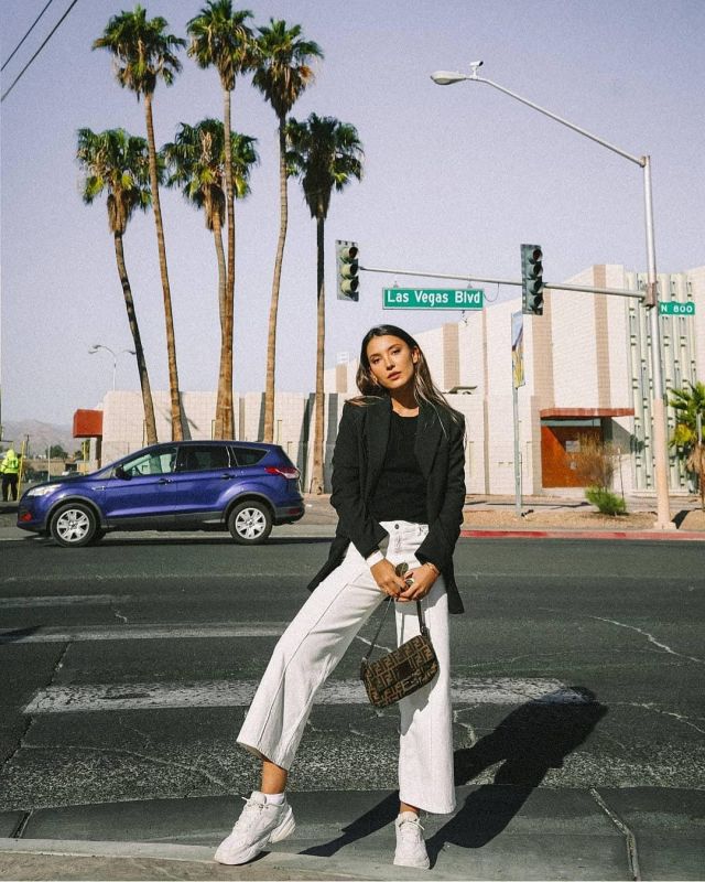 The jean white flare short worn by Wendy Swan's account on the Instagram of @wendyswan