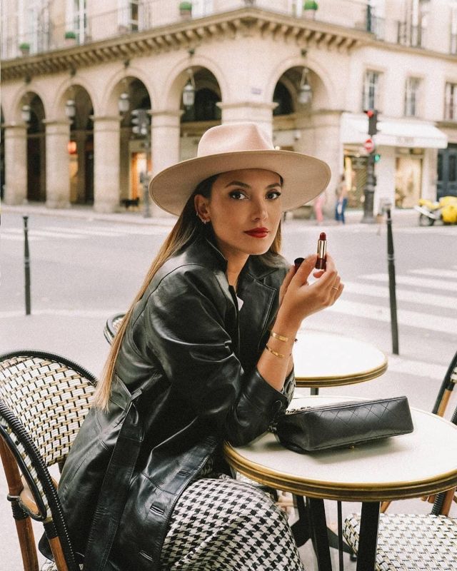 The trench coat leather worn by Wendy Swan's account on the Instagram of @wendyswan