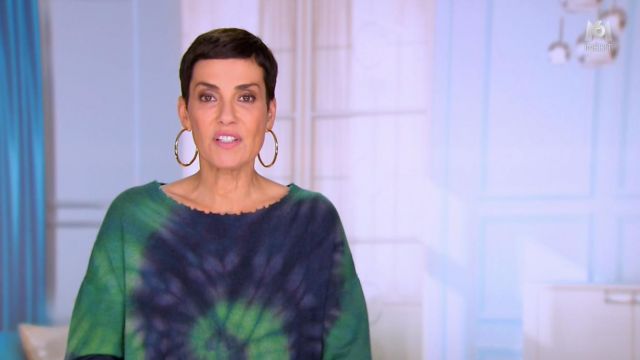 Le pull tie dye vert émeraude de Cristina Córdula dans Les reines du shopping du 03/12/2019