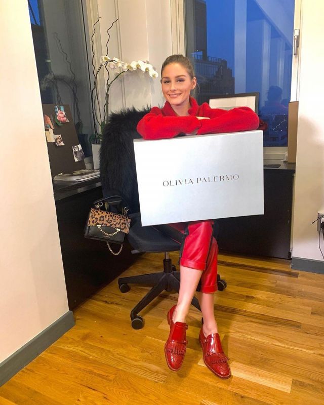 Karl Lagerfeld Leop­ard Shoul­der Bag worn by Olivia Palermo Instagram November 29, 2019