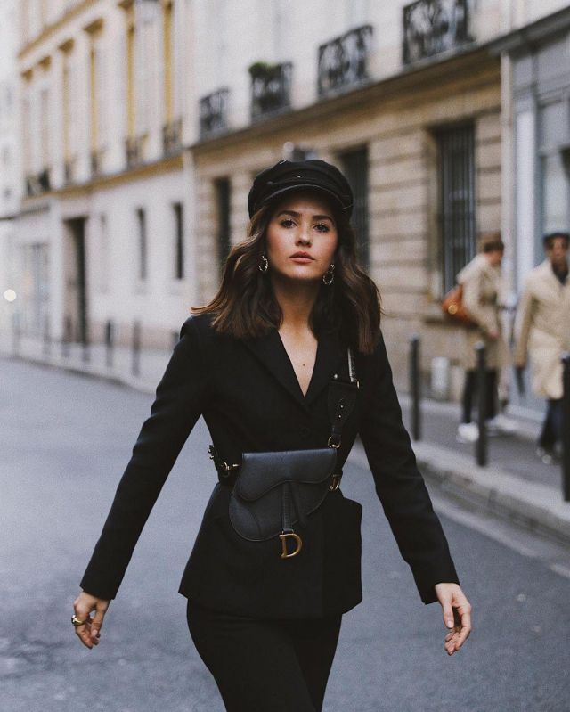 Black Jack­et of Paola Alberdi on the Instagram account @paolaalberdi
