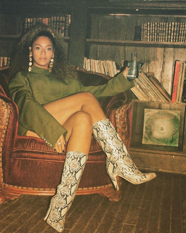 The Seller Point­ed Snake­skin Ef­fect Boots worn by Beyoncé Knowles Instagram November 30, 2019